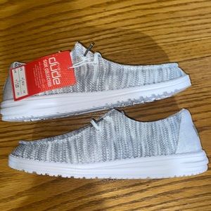 Hey Dude Womans slip-on shoe